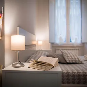 Novella White , Florencia Italia